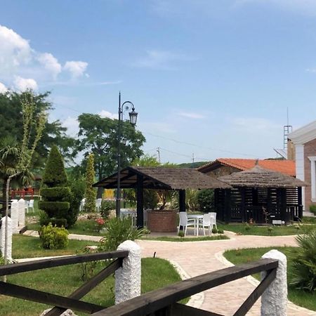 Agroturizem Eldi Hotel Fier Kültér fotó